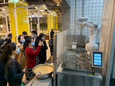 雷鸣餐饮技术革新，引领餐饮企业转型升级之路