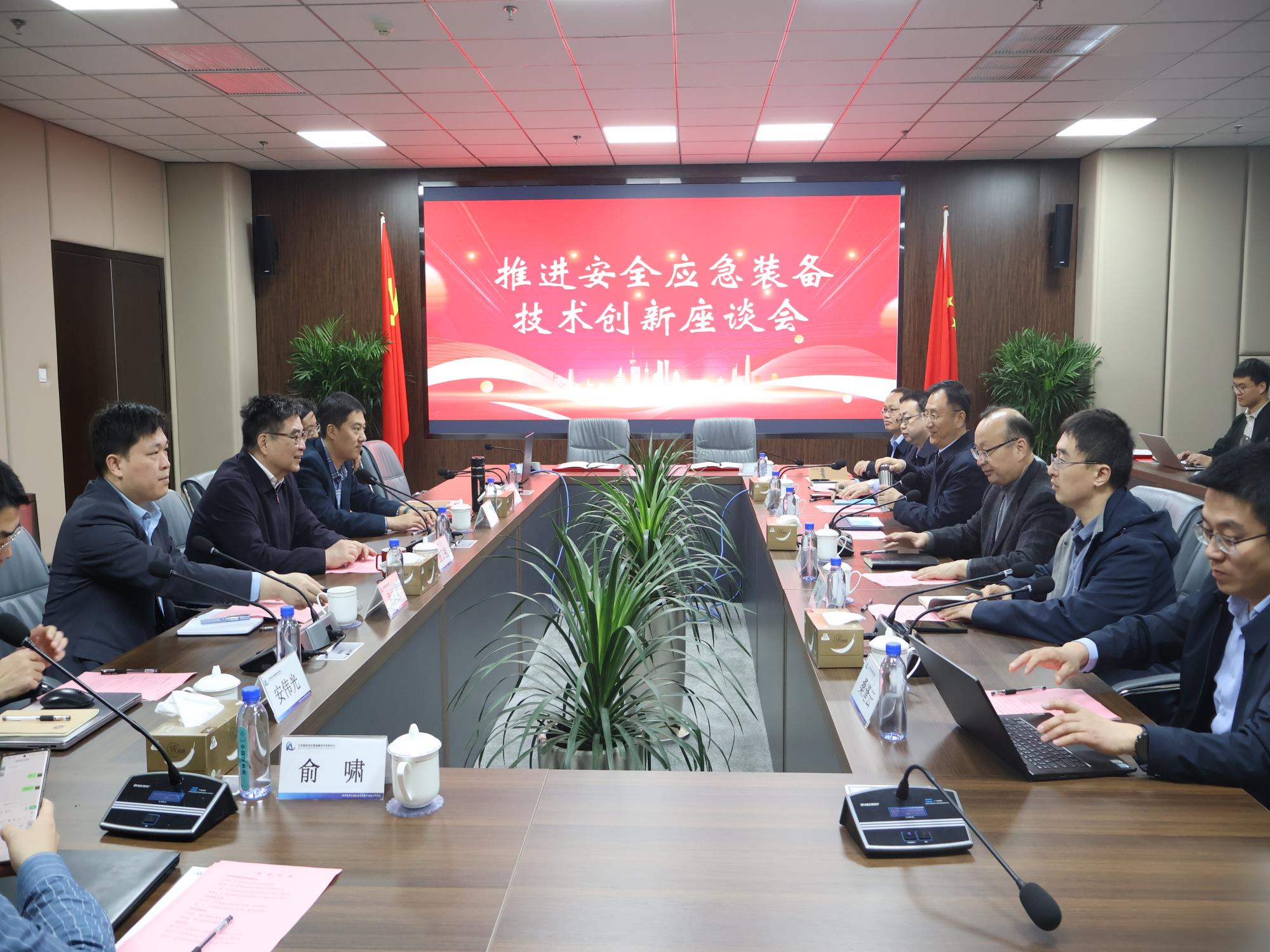 筑牢安全防线，应急局技术咨询服务助力护航发展,随着我国经济的飞速发展，各类自然灾害、事故灾难、公共卫生事件等突发事件频现，对人民群众的生命财产安全及社会稳定构成了严峻挑战，为有效应对这些突发事件，提升应急管理能力，应急局技术咨询服务应运而生，本文将围绕应急局技术咨询服务进行深入探讨，揭示其在构建安全防线、保障发展进程中的关键作用。,应急局技术咨询服务,技术咨询,技术咨询服务,技术咨询服务是指,第1张