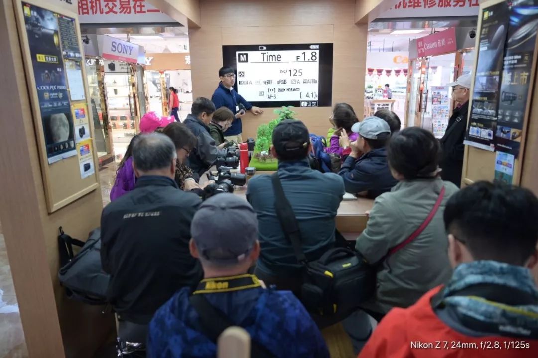 尼康相机深度解析，性能与技巧揭秘,尼康相机，作为摄影爱好者和专业摄影师的忠实伴侣，凭借其卓越的性能与品质，赢得了全球摄影爱好者的广泛喜爱，对于初次接触尼康相机的用户而言，如何充分发挥其潜能，成为了一个亟待解决的问题，本文将为您带来尼康相机技术解析，助您深入理解尼康相机的性能与拍摄技巧。,尼康相机技术咨询,技术咨询,第1张